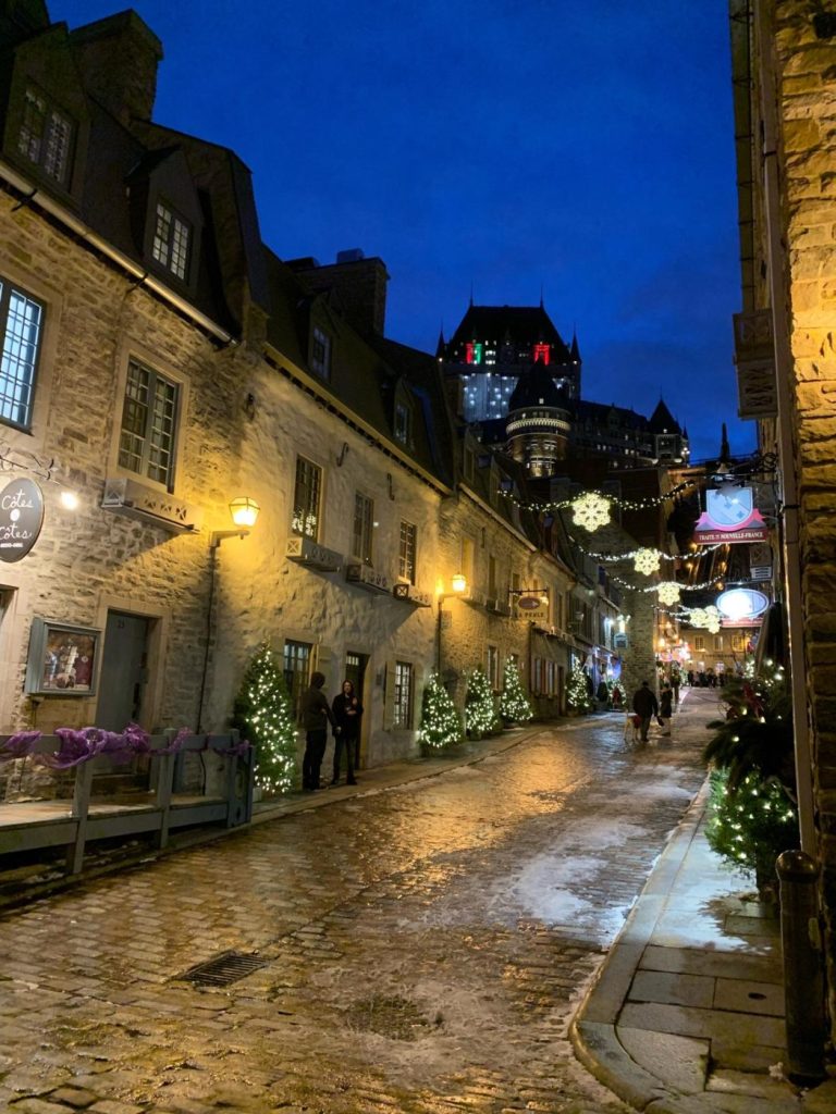 Calles de Quebec, Canadá en Navidad